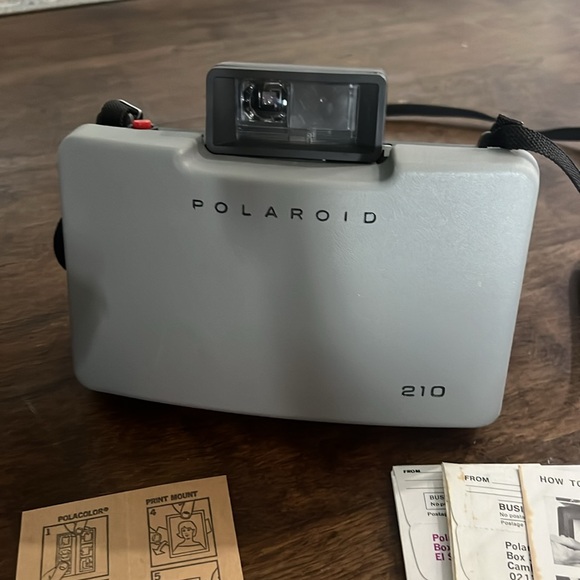 Polaroid 210 Automatic Land Camera - Picture 2 of 8
